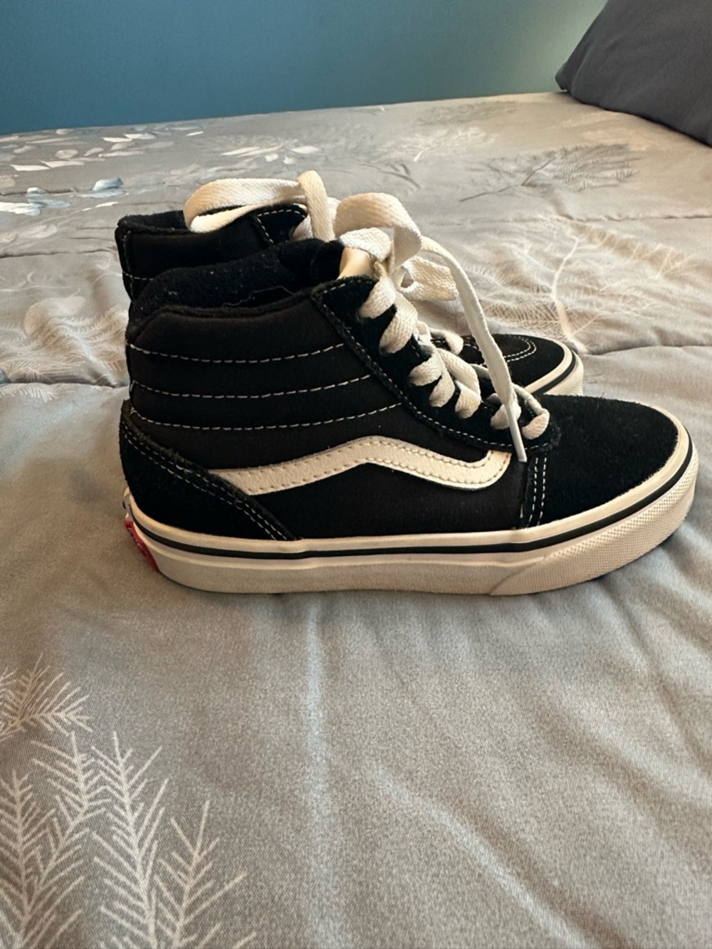 EUC Vans Kids Black and White High-Top Skate Sneakers Sz 13 youth